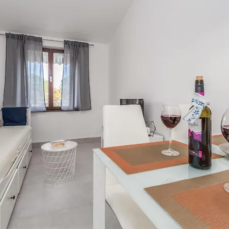 1 Bedroom Amazing In Apartment