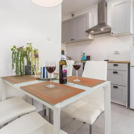 1 Bedroom Amazing In Porec