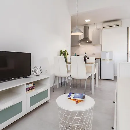 1 Bedroom Amazing In Porec